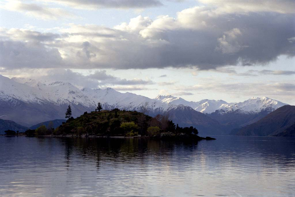 Photo: Lake Wanaka, New Zealand. Photo by Ian Christofis. © 1994 All rights reserved.